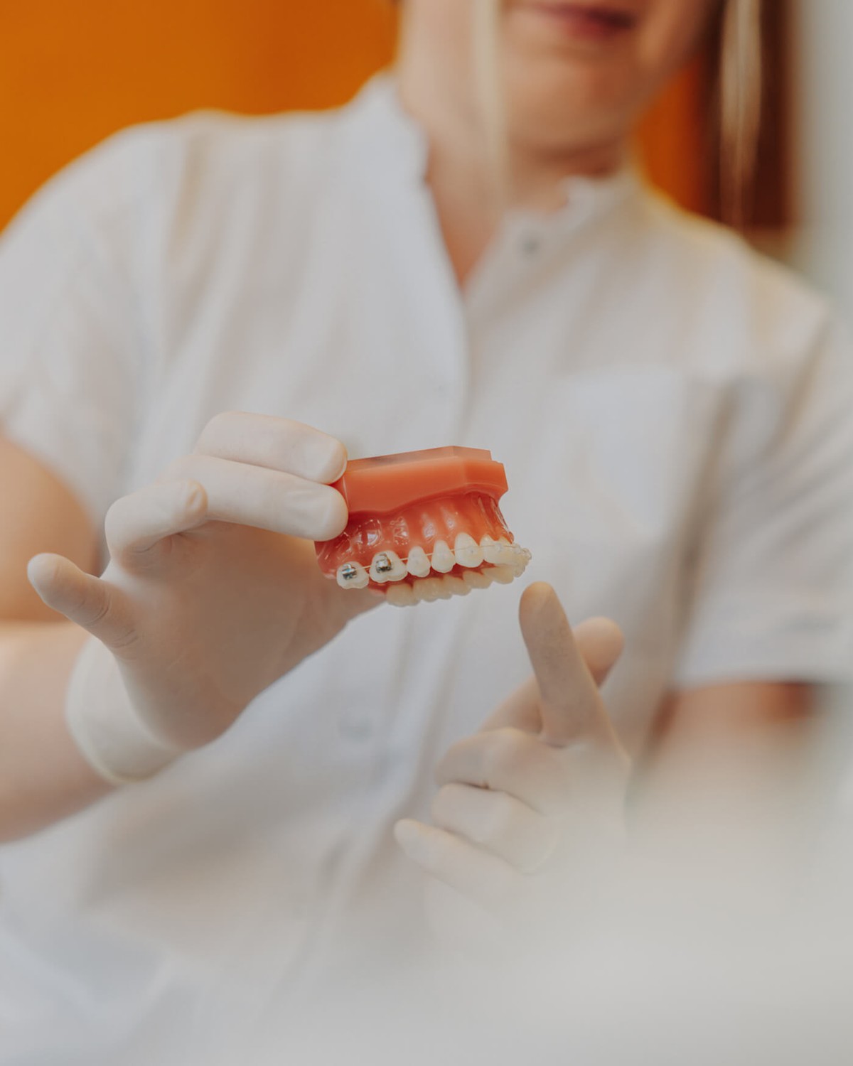 Weiße Keramik-Brackets